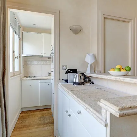 Avenue Des Champs-elysees - Cityapartmentstay Paris