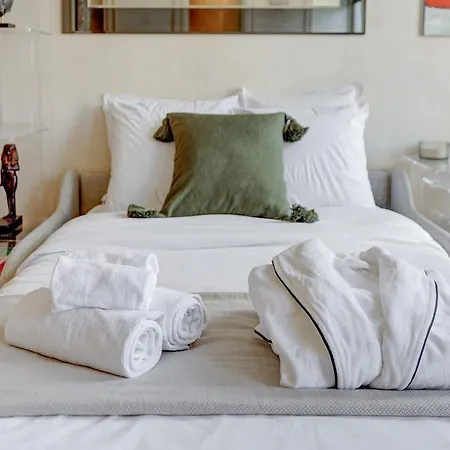 Avenue Des Champs-elysees - Cityapartmentstay